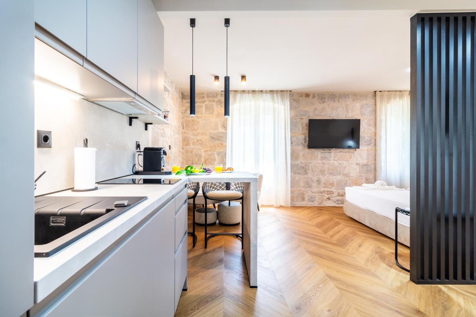 Apartment Centre In Stone House سبليت المظهر الخارجي الصورة