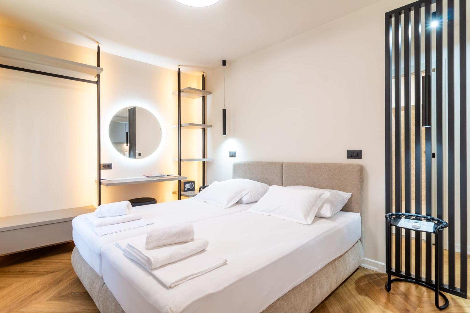 Apartment Centre In Stone House سبليت المظهر الخارجي الصورة