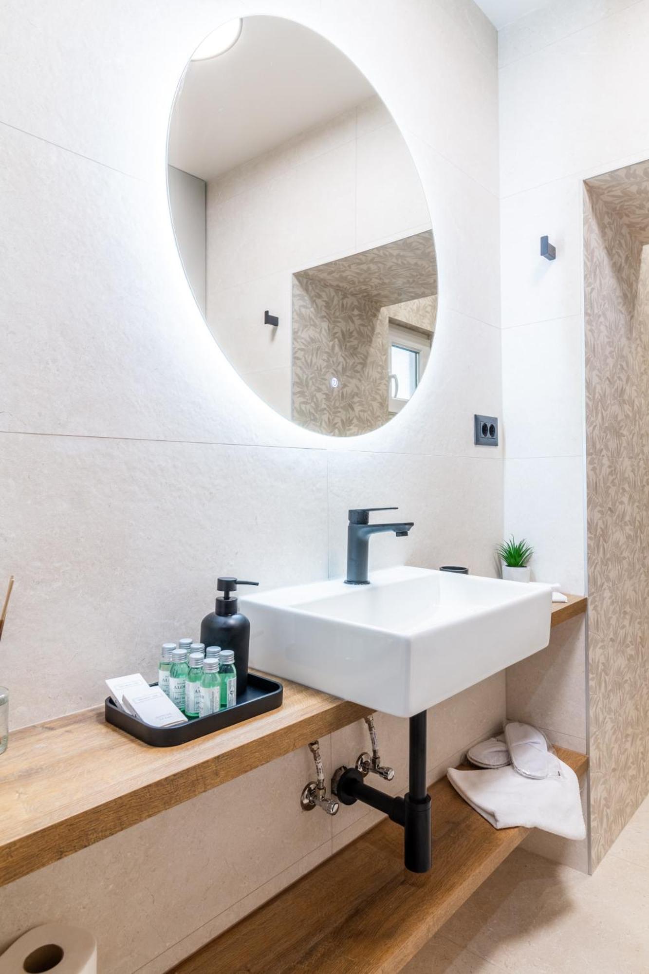 Apartment Centre In Stone House سبليت المظهر الخارجي الصورة