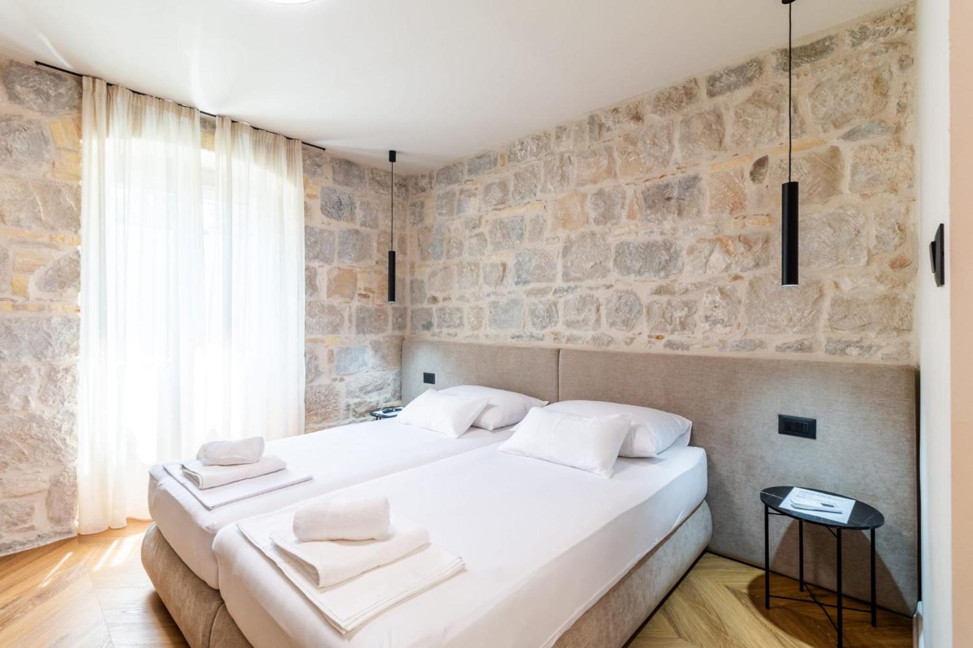 Apartment Centre In Stone House سبليت المظهر الخارجي الصورة