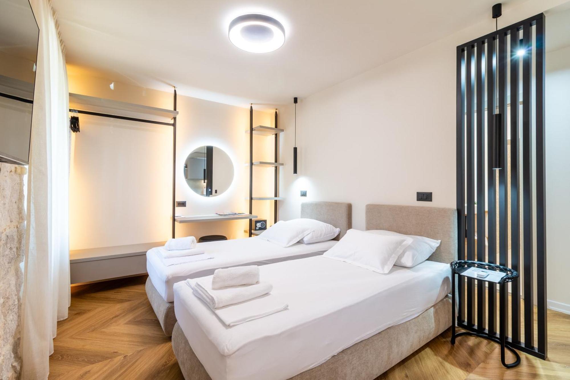 Apartment Centre In Stone House سبليت المظهر الخارجي الصورة